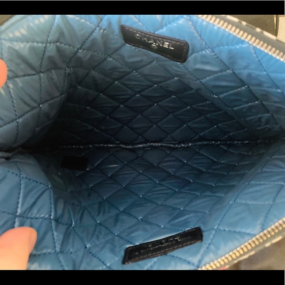 SOLD 🌟Chanel Limited Edition Dubai Cruise Clutch - Picture 12 of 15